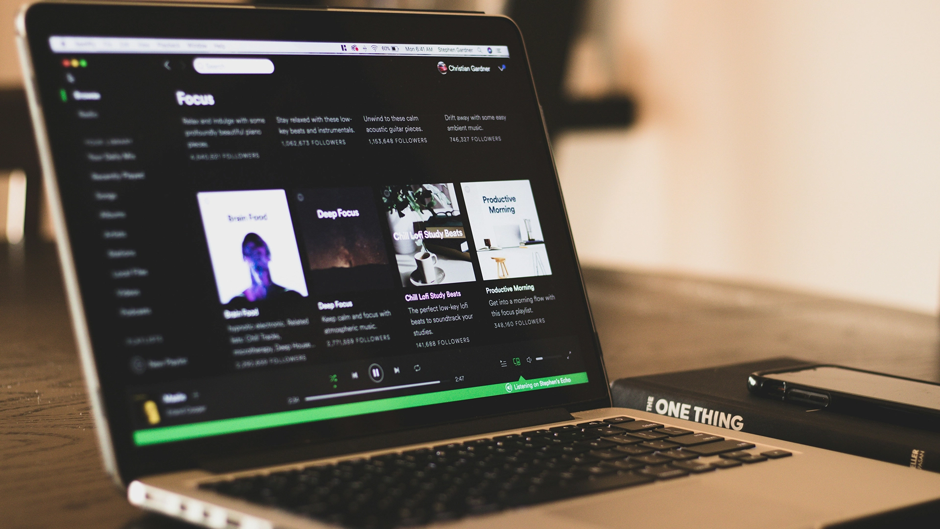 Spotify julkaisee teko&auml;lyll&auml; tuotettuja kappaleita vainajien taiteilijanimill&auml; ilman lupaa